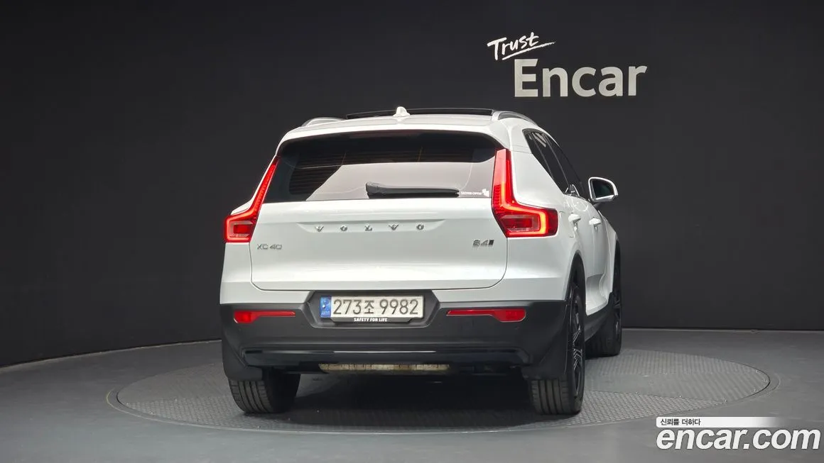 Volvo XC40 — фото 4