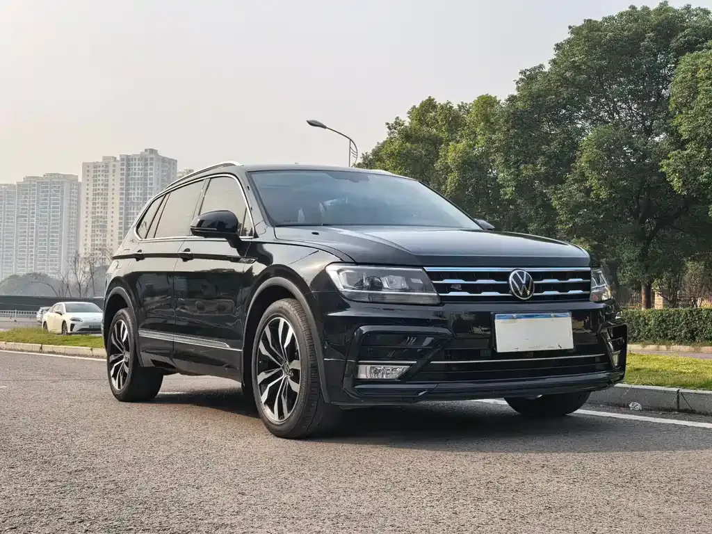 Volkswagen Tiguan L — фото 3