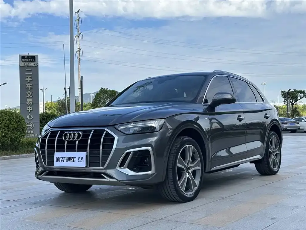 Audi Q5L — фото 1