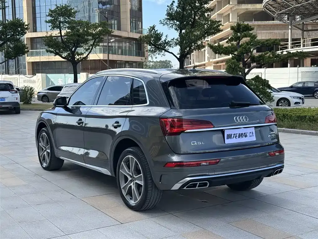 Audi Q5L — фото 10