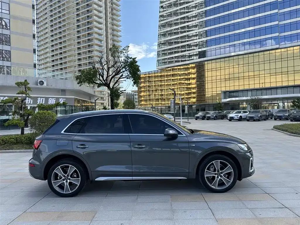 Audi Q5L — фото 5