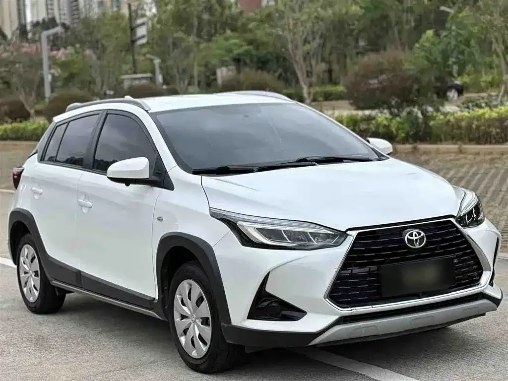 Toyota Yaris L — фото 4