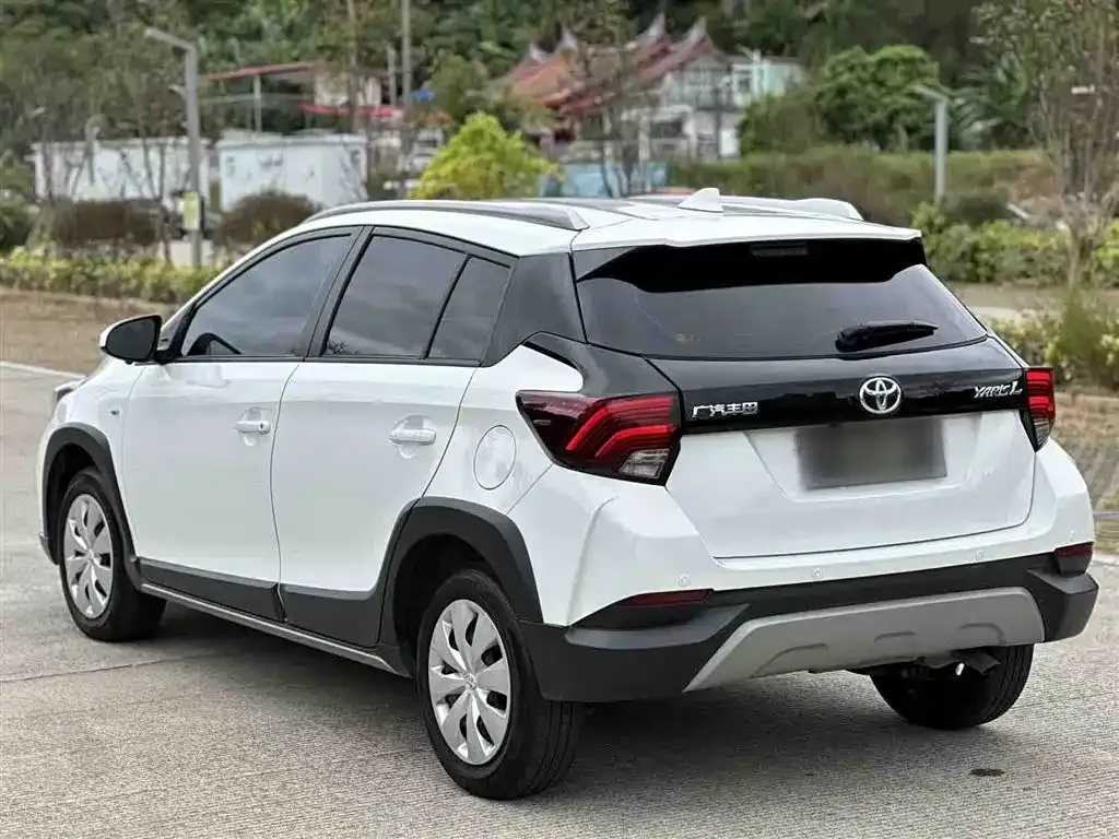 Toyota Yaris L — фото 5