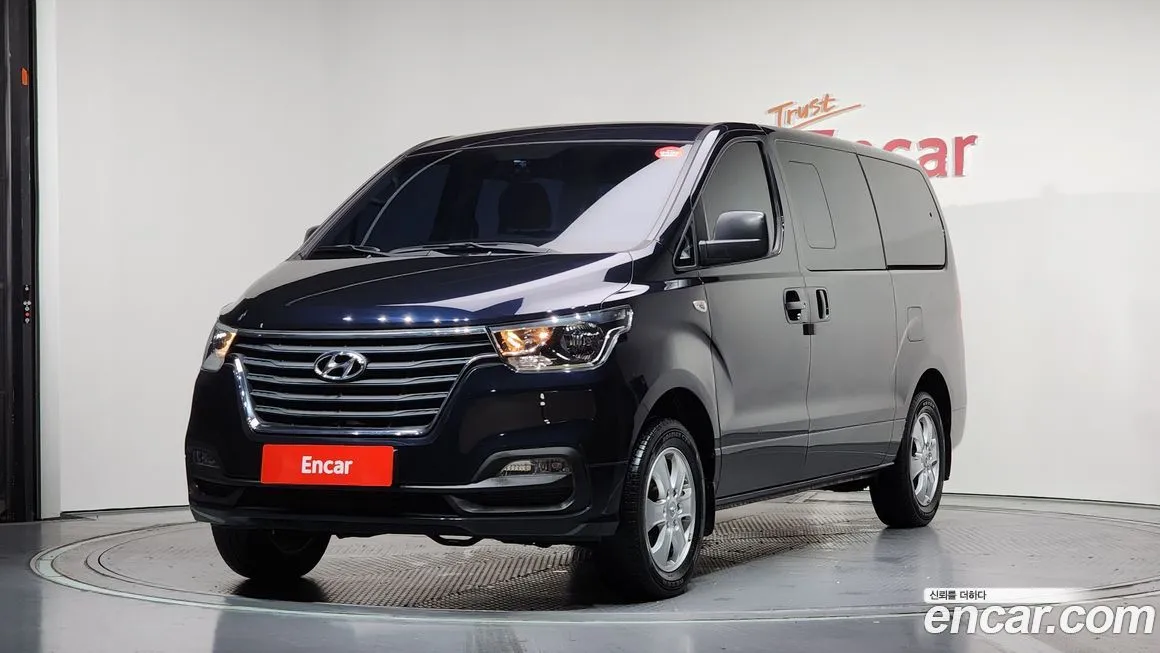 Hyundai Starex — фото 1