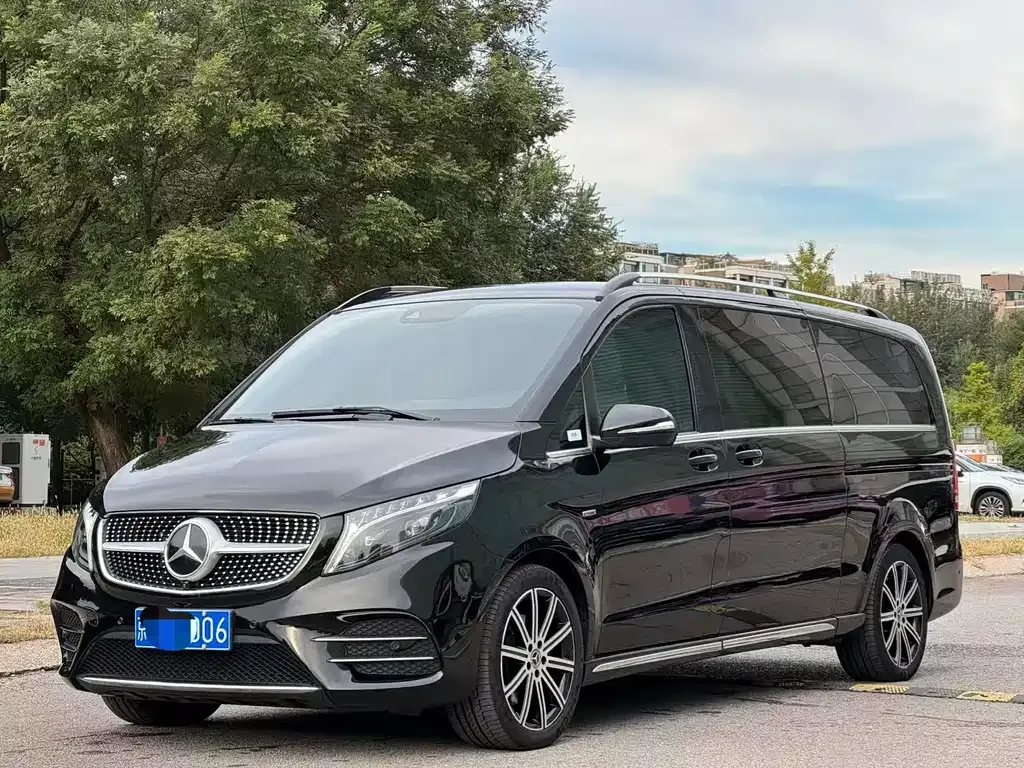Mercedes-Benz V-Class — фото 1