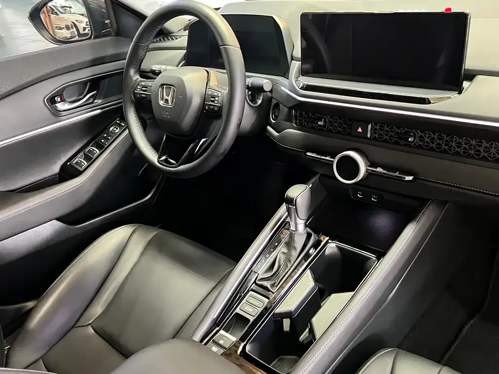Honda Accord — фото 10