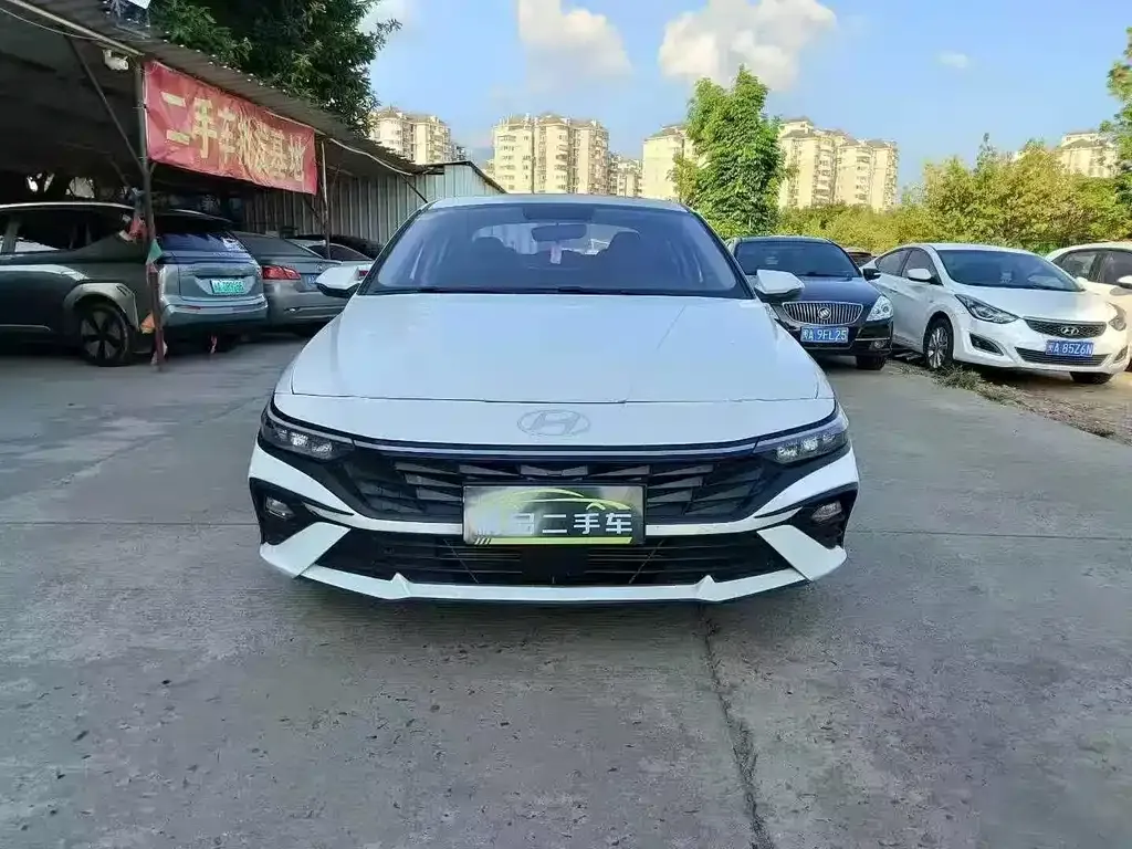 Hyundai Elantra — фото 2