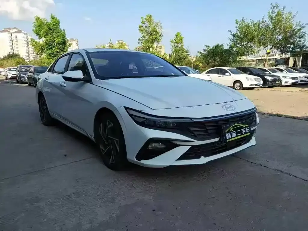 Hyundai Elantra — фото 3