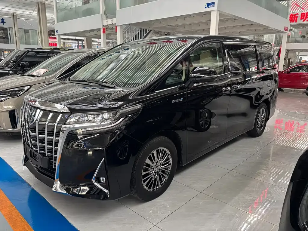 Toyota Alphard — фото 2