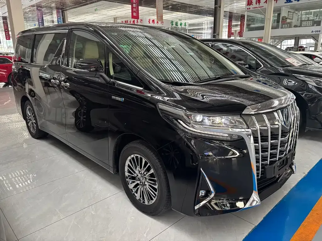 Toyota Alphard — фото 3