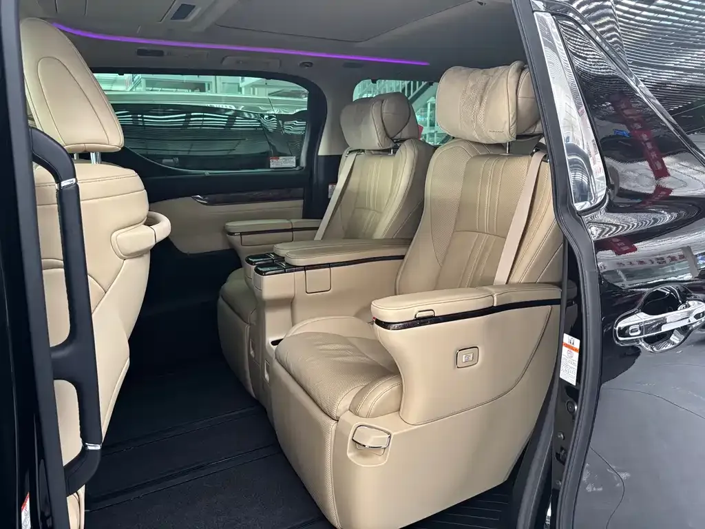 Toyota Alphard — фото 6