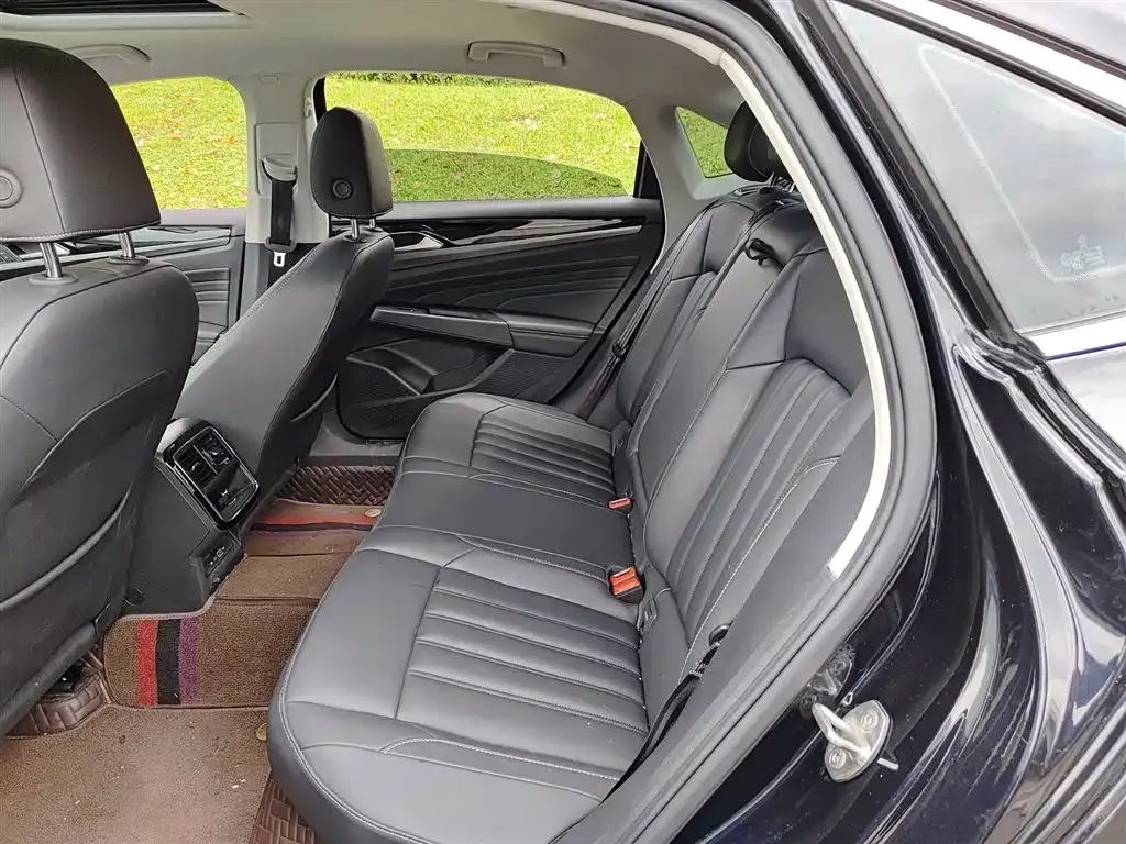 Volkswagen Passat — фото 8