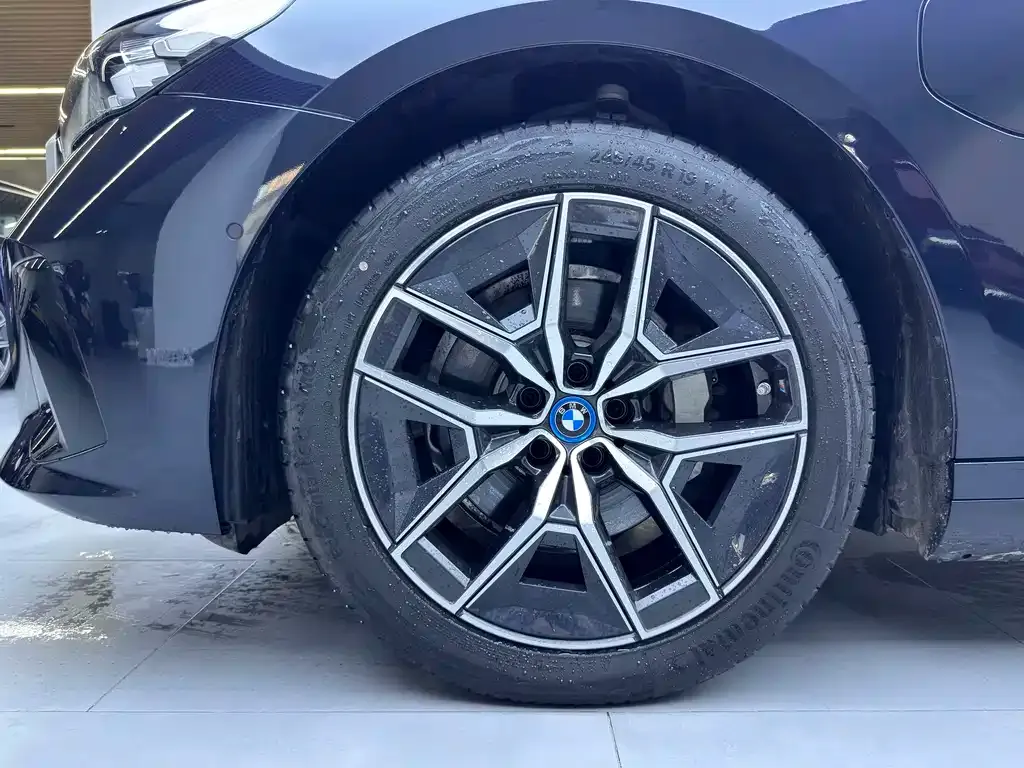 BMW i5 — фото 9