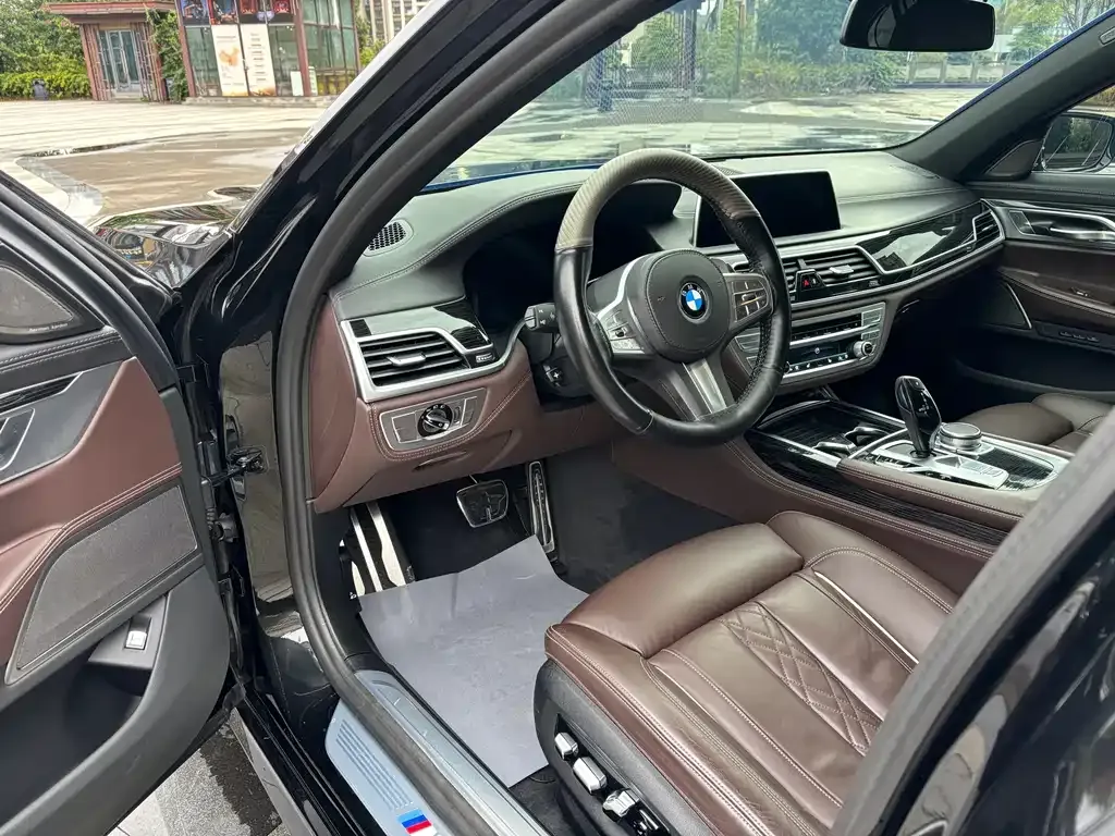 BMW 7 Series — фото 4