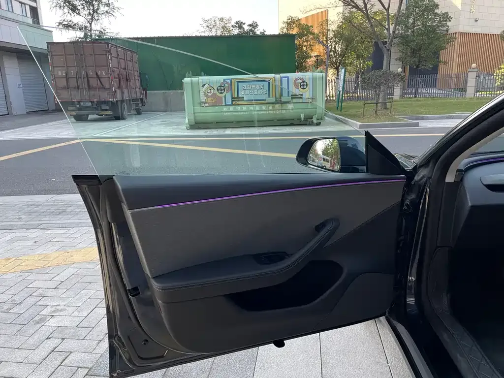Tesla Model 3 — фото 10