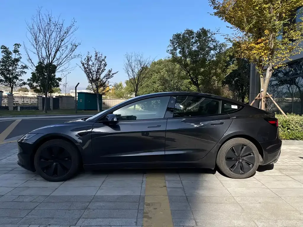 Tesla Model 3 — фото 4