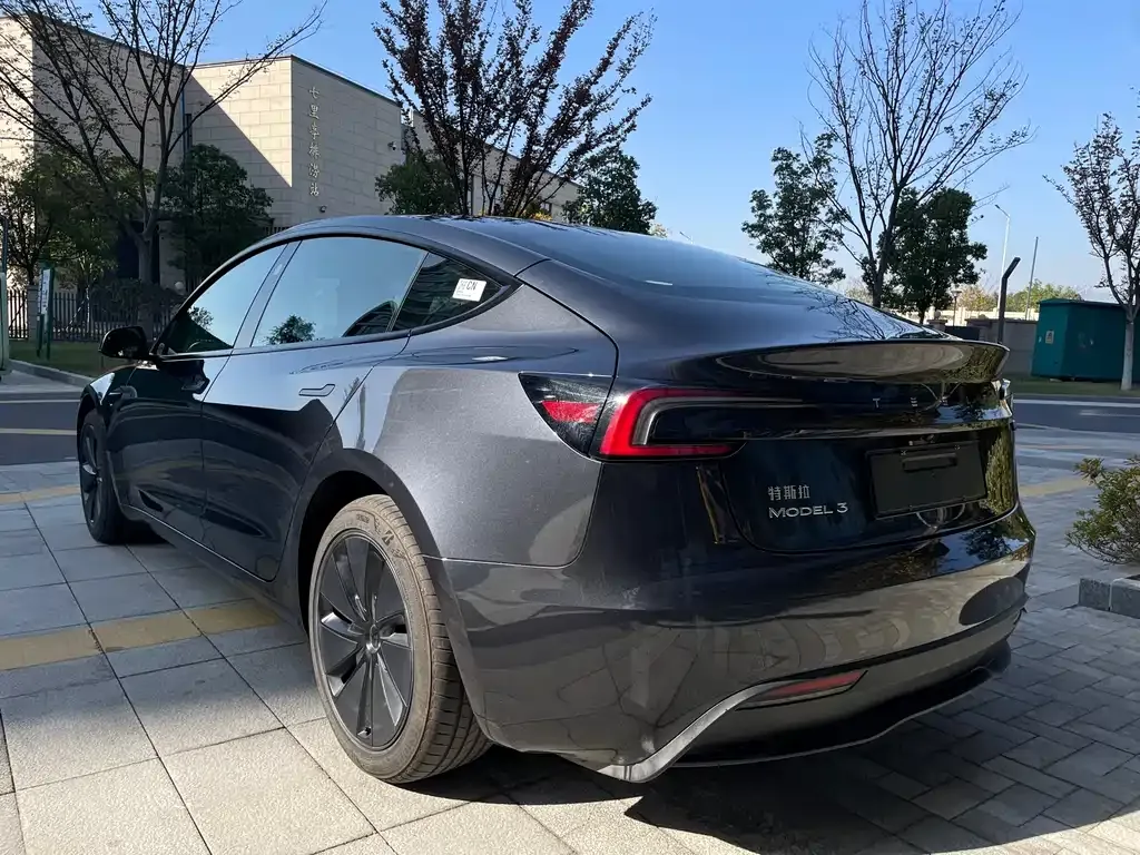 Tesla Model 3 — фото 5
