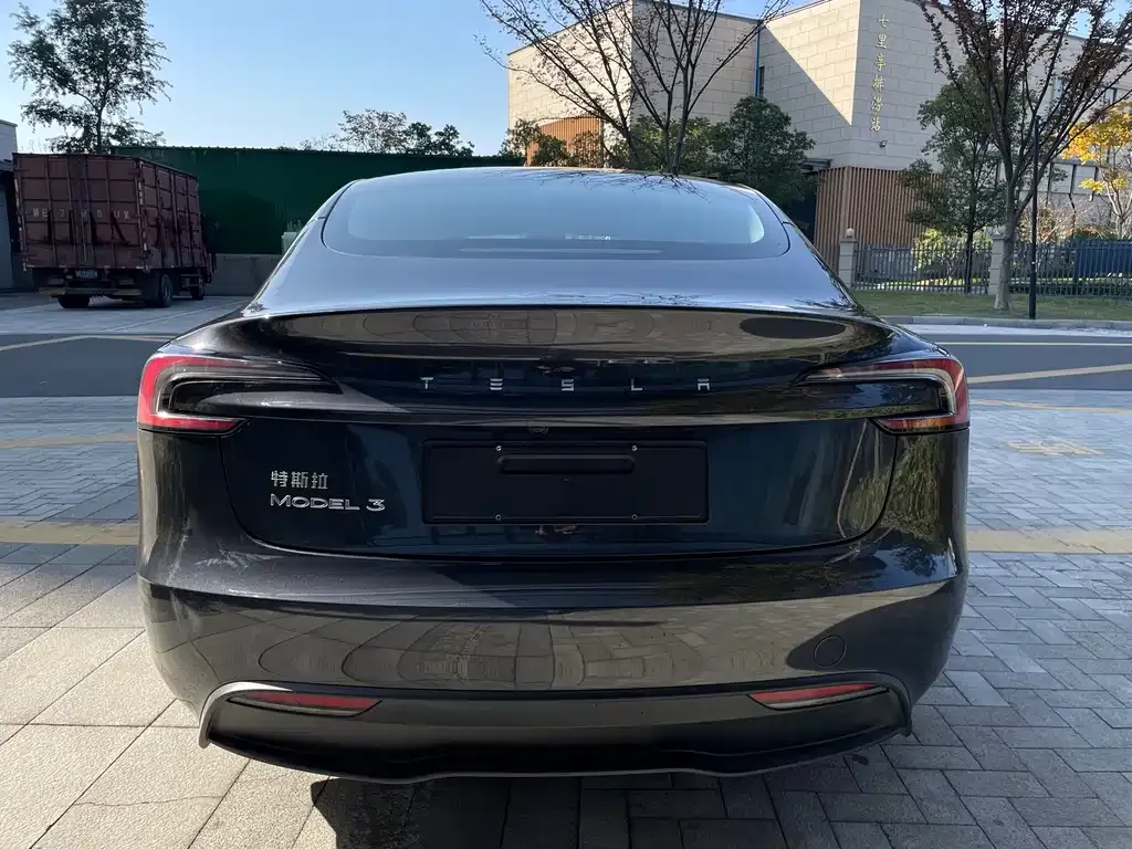 Tesla Model 3 — фото 6