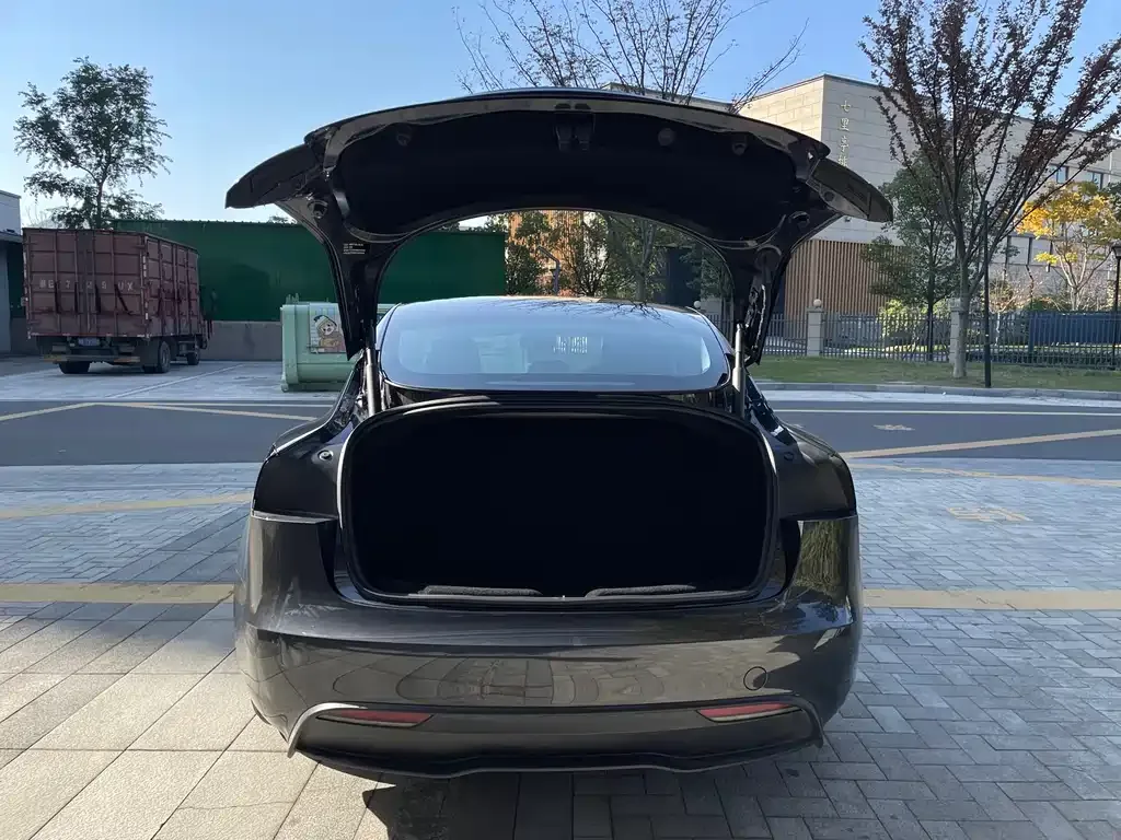Tesla Model 3 — фото 7