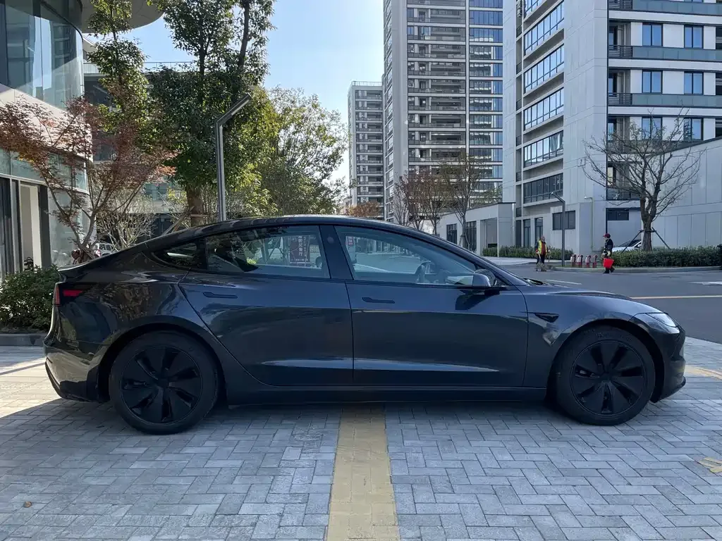 Tesla Model 3 — фото 9
