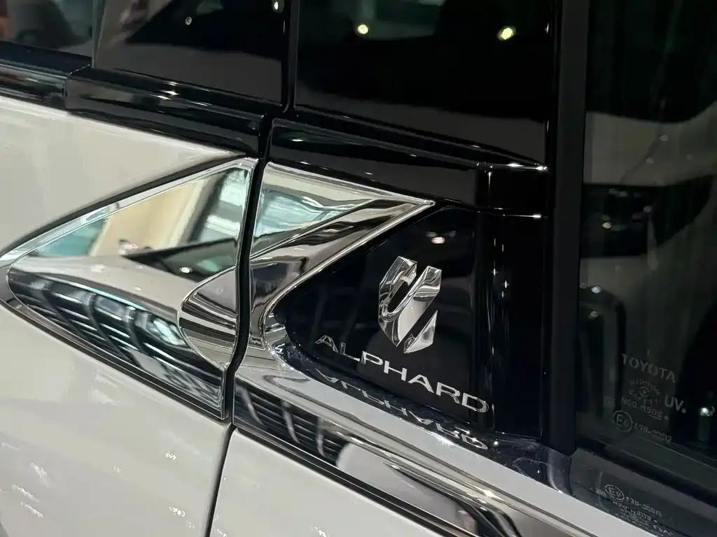 Toyota Alphard — фото 5