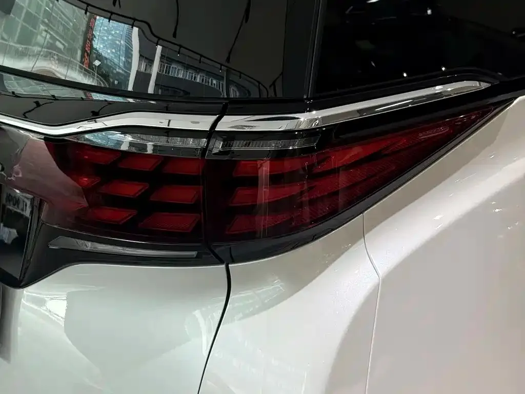 Toyota Alphard — фото 8