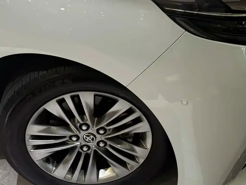Toyota Alphard — фото 9