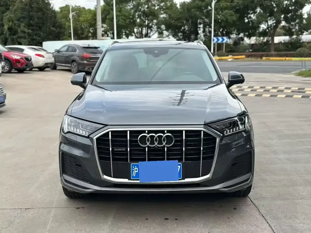 Audi Q7 — фото 1