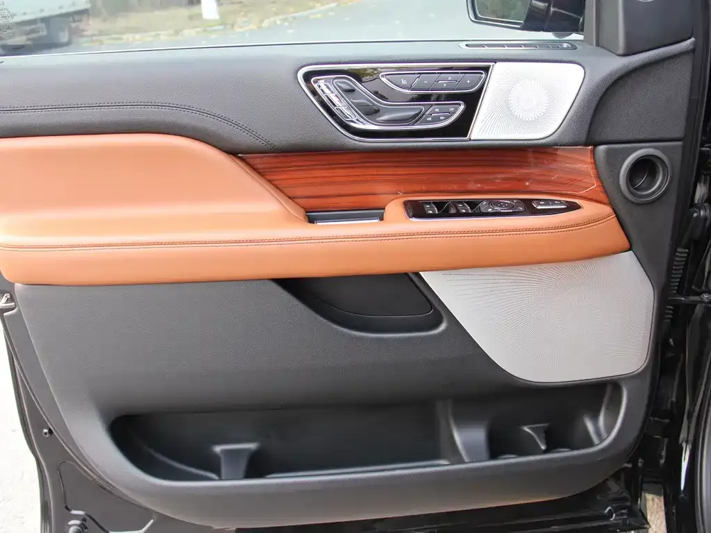 Lincoln Navigator — фото 9