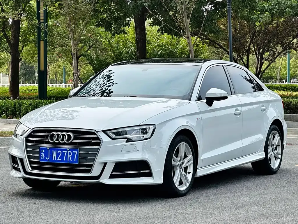 Audi A3 — фото 1