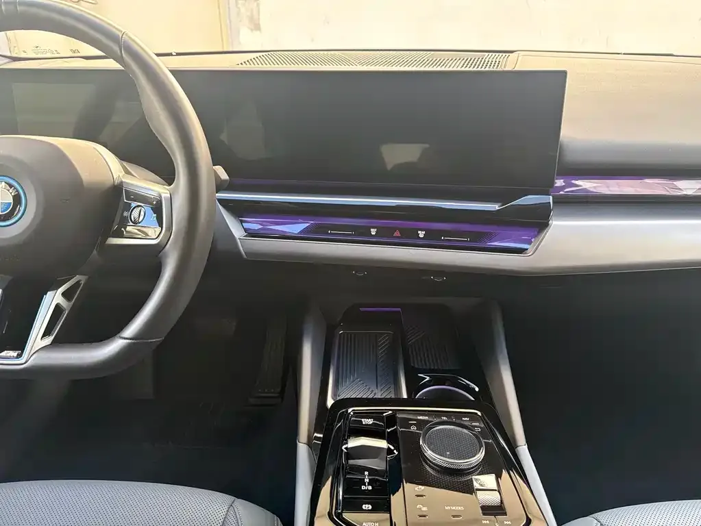 BMW i5 — фото 3