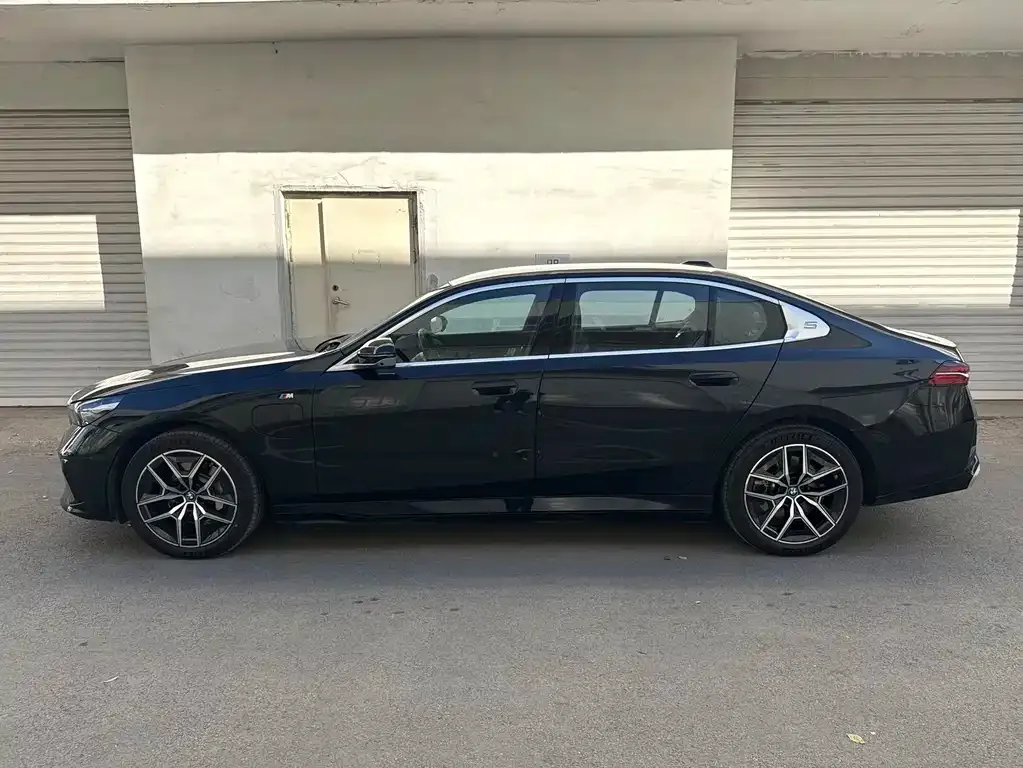 BMW i5 — фото 6