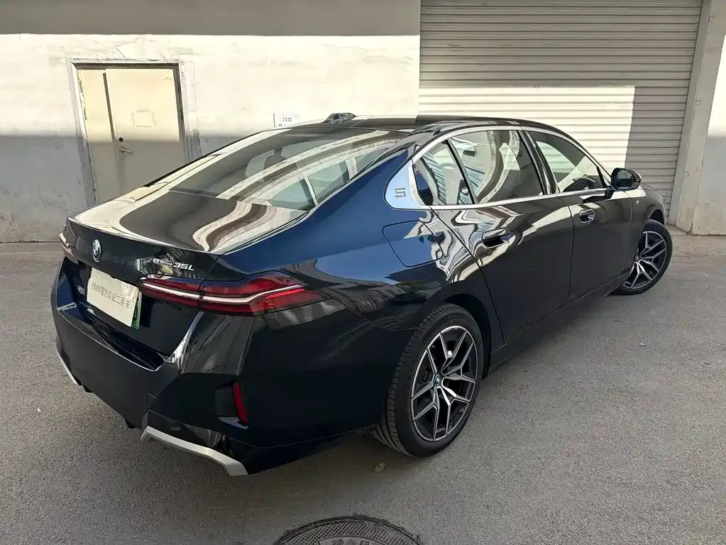 BMW i5 — фото 8