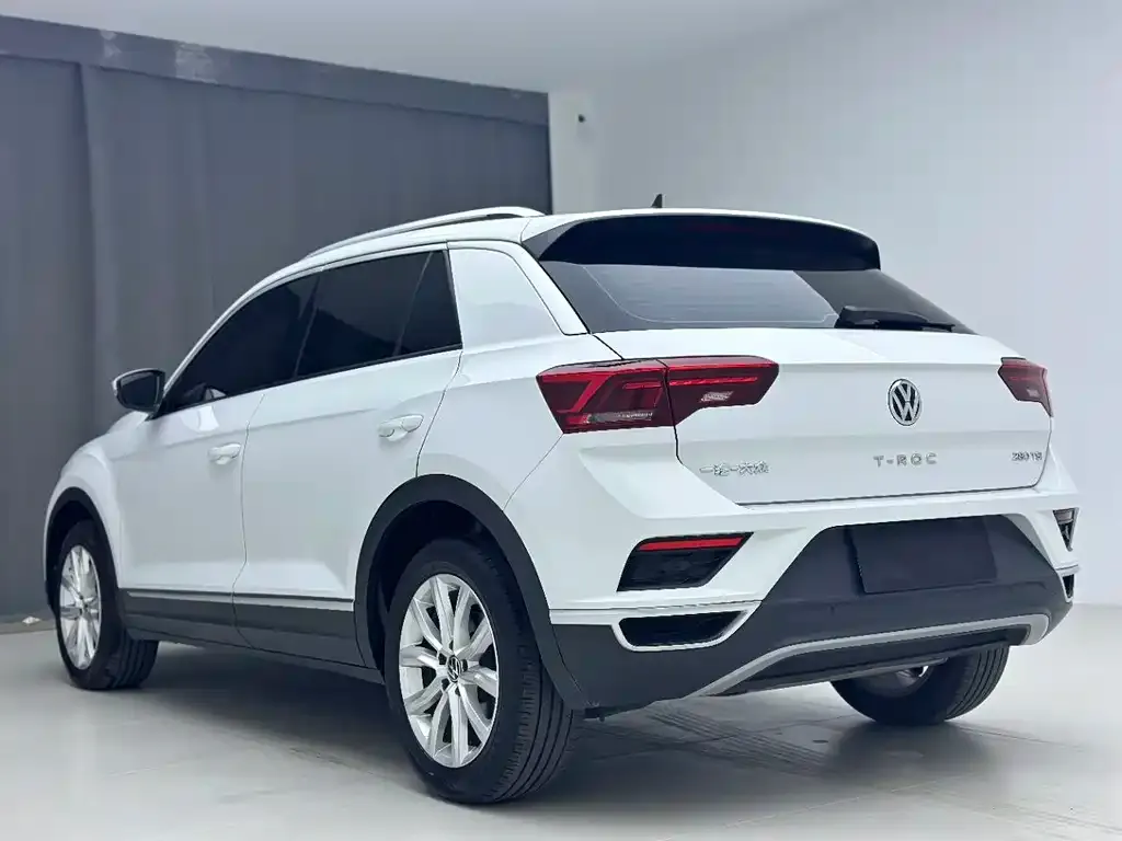 Volkswagen T-Roc — фото 5