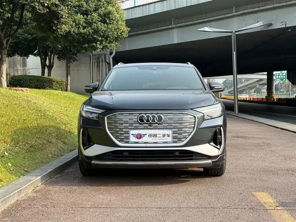 Audi Q4 e-tron — фото 2