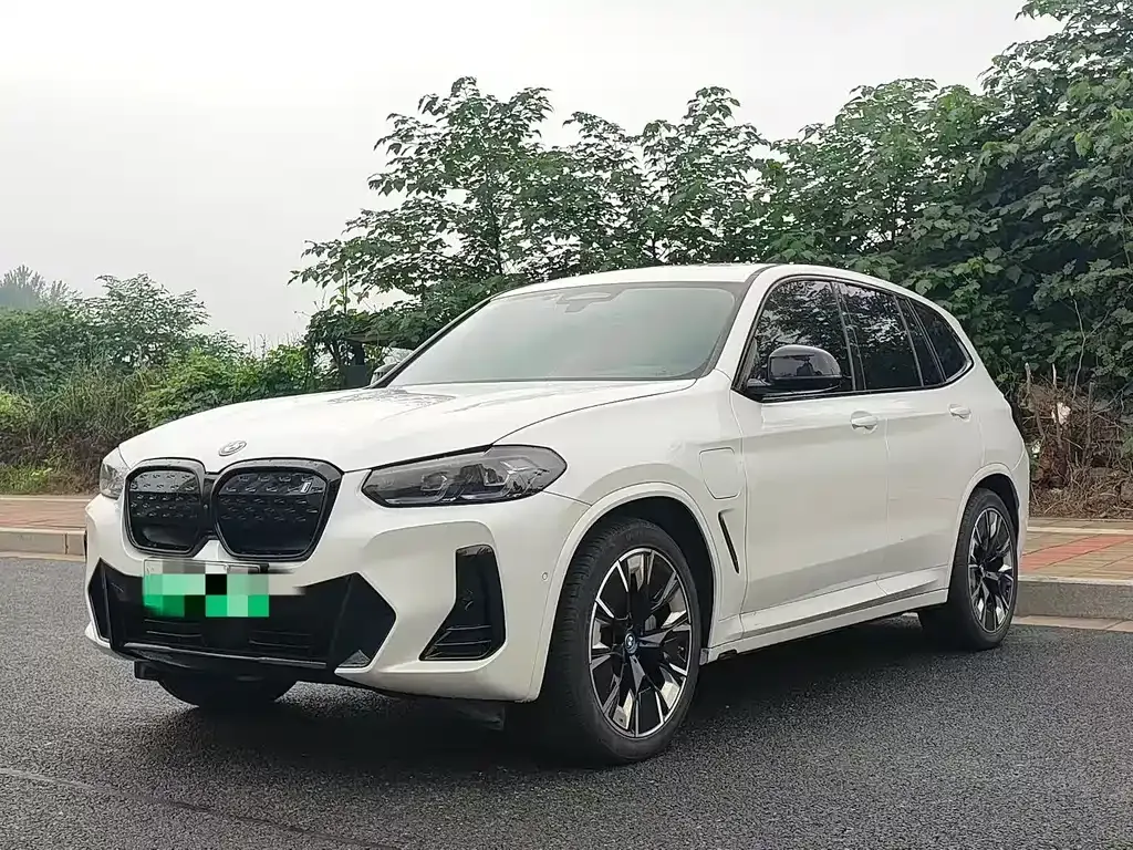BMW iX3 — фото 1