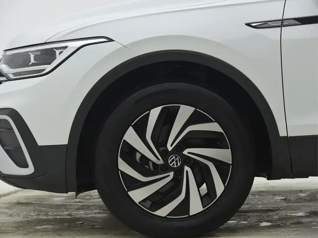 Volkswagen Tiguan L — фото 4