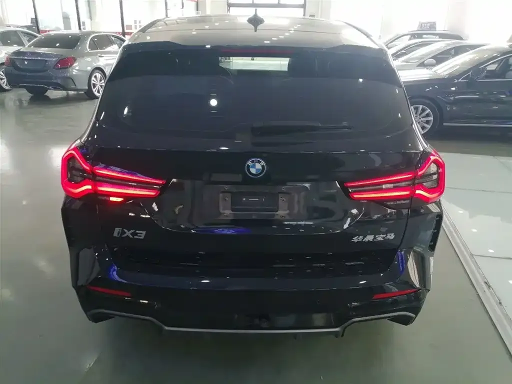 BMW iX3 — фото 6