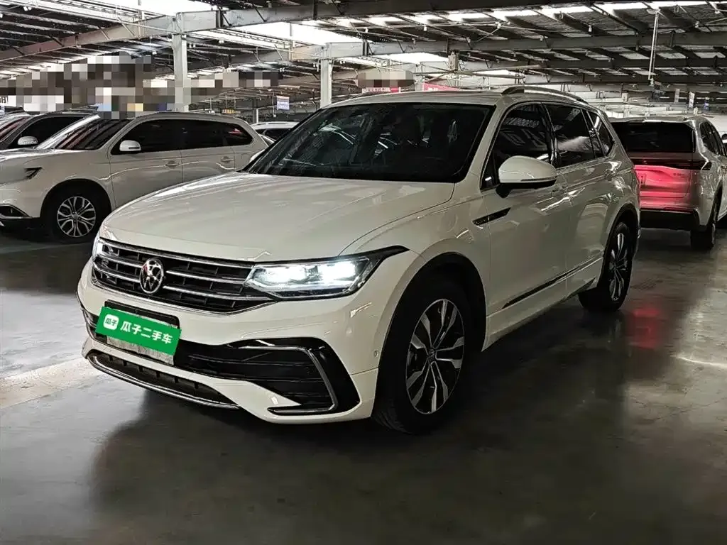 Volkswagen Tiguan L — фото 2