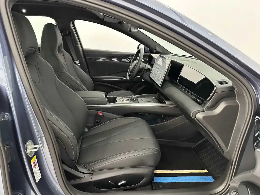 BYD Seal — фото 10