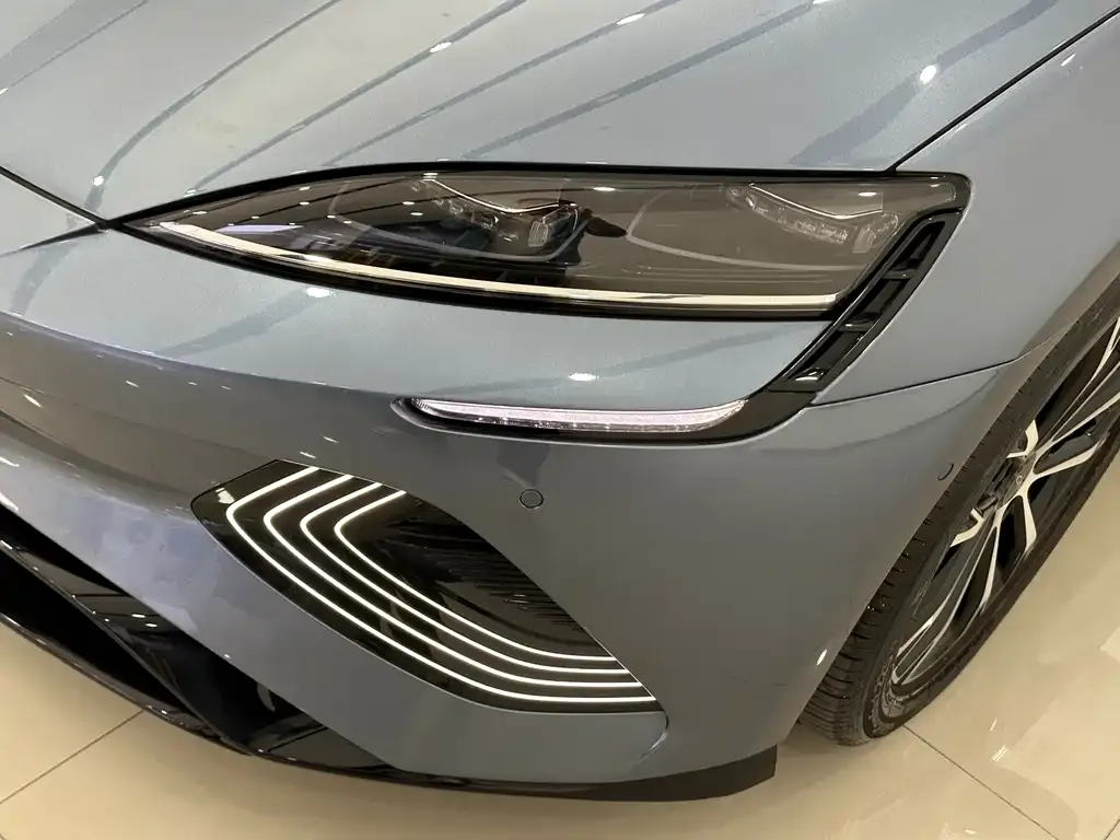 BYD Seal — фото 3