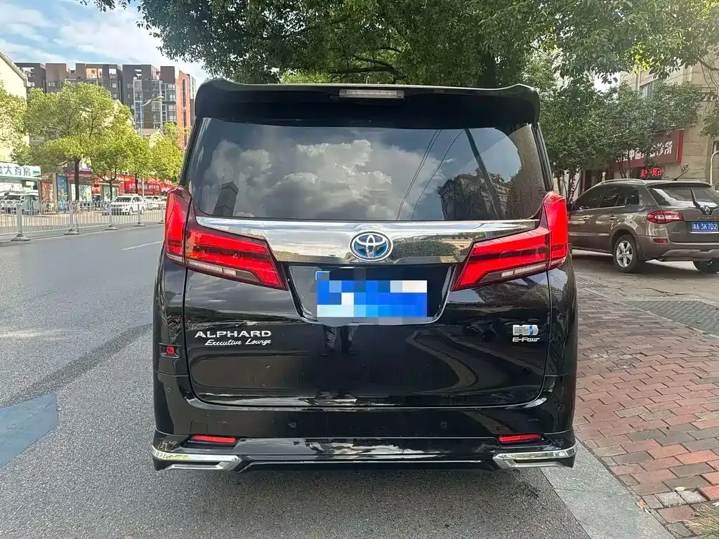Toyota Alphard — фото 4