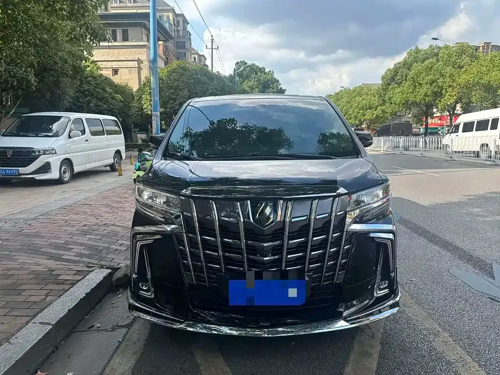 Toyota Alphard — фото 5