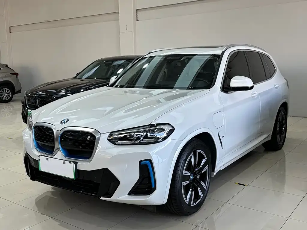 BMW iX3 — фото 1