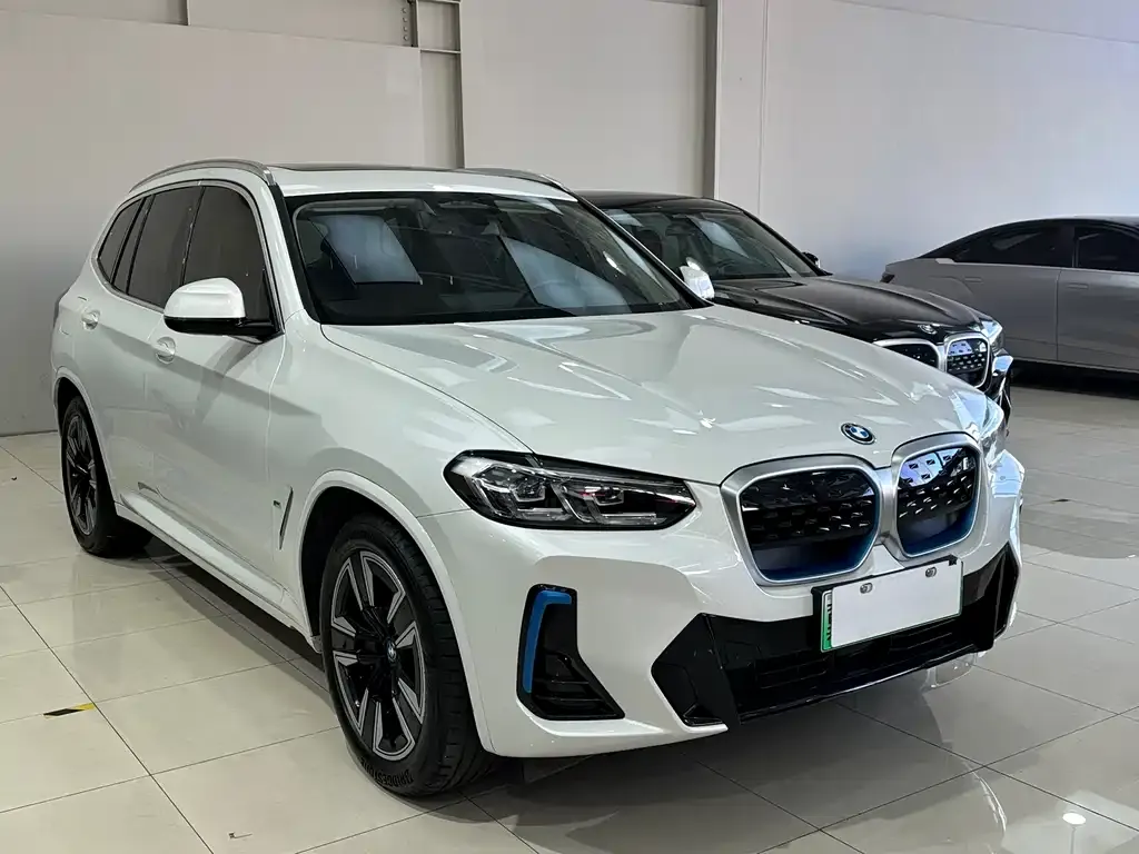 BMW iX3 — фото 3