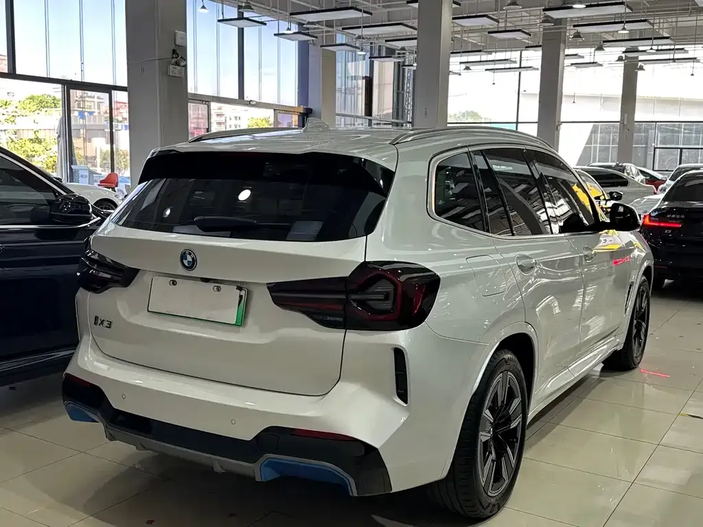 BMW iX3 — фото 4