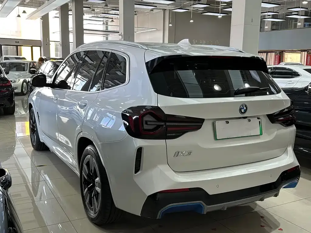 BMW iX3 — фото 6