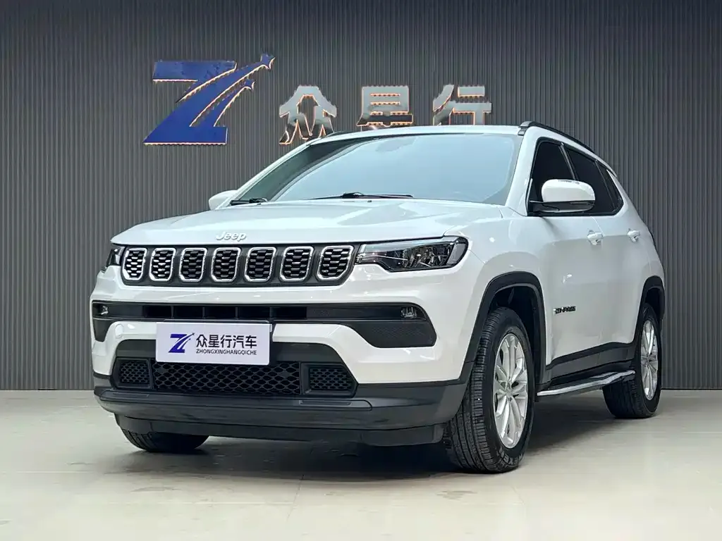 Jeep Compass — фото 1