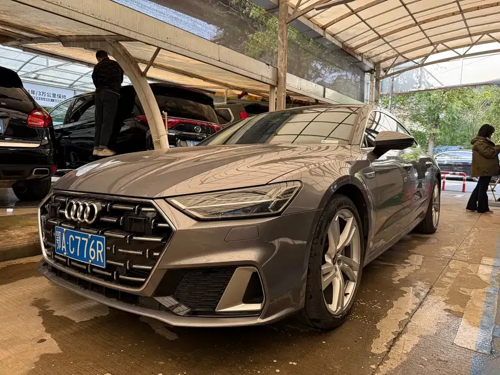 Audi A7L — фото 1