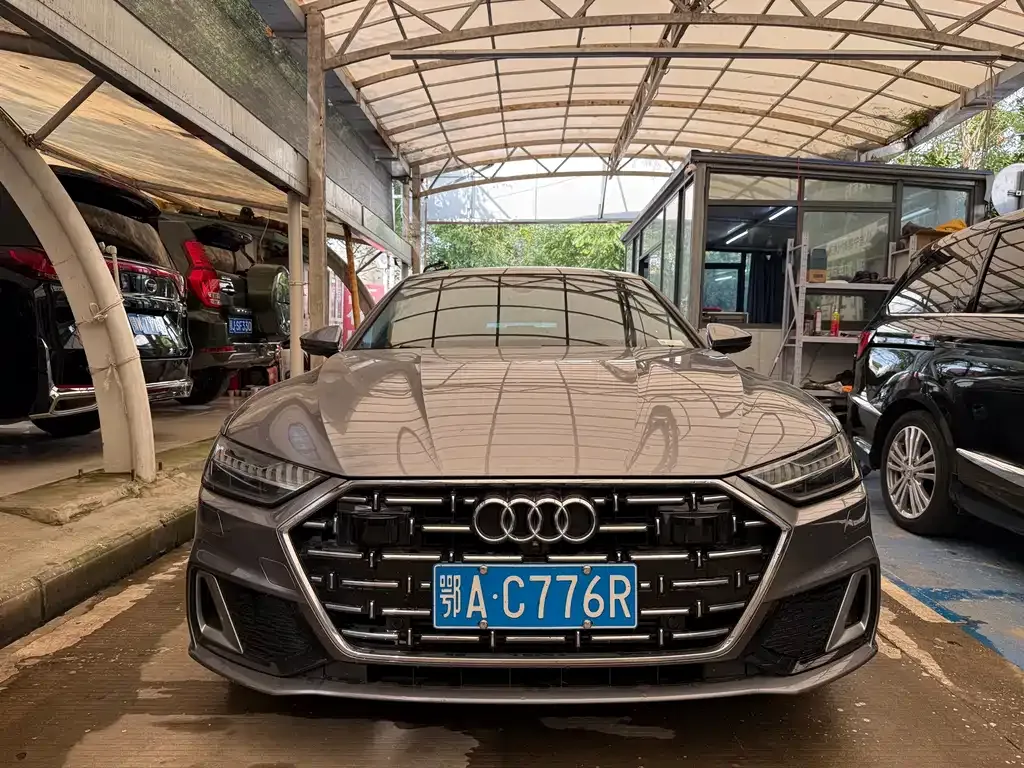 Audi A7L — фото 2